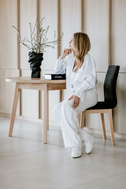 Jídelní stůl Octavia 3 L (dub artisan + bílá) (pro 4 osoby)