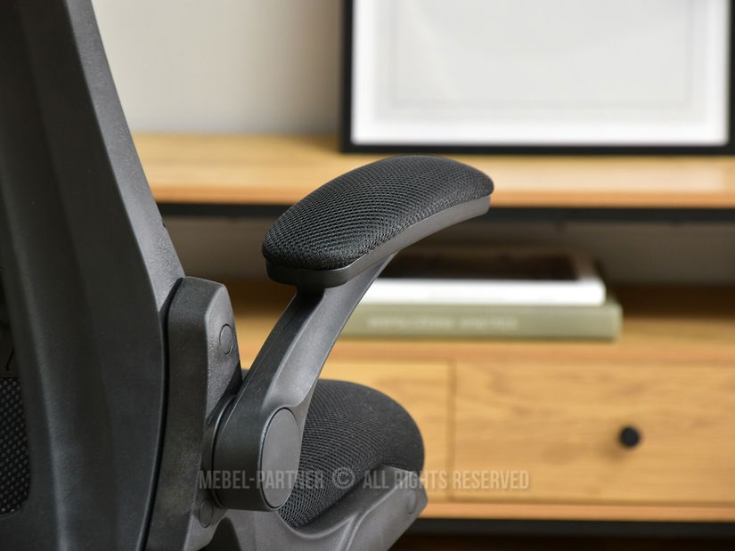 Křeslo Hecty (černá)