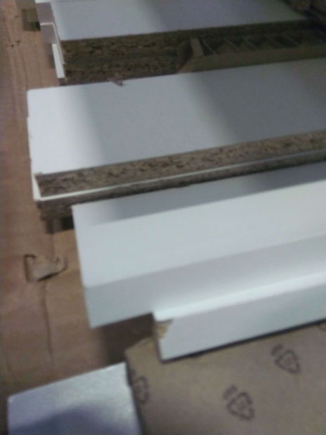 Komoda Crueldad (biela + dub sonoma) *bazar