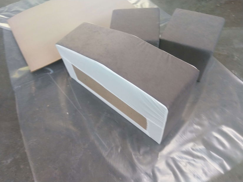 Rohová sedačka Hasina (sivá + čierna) (s poličkou a taburetkou) (s bonell pružinami) (P) *bazar