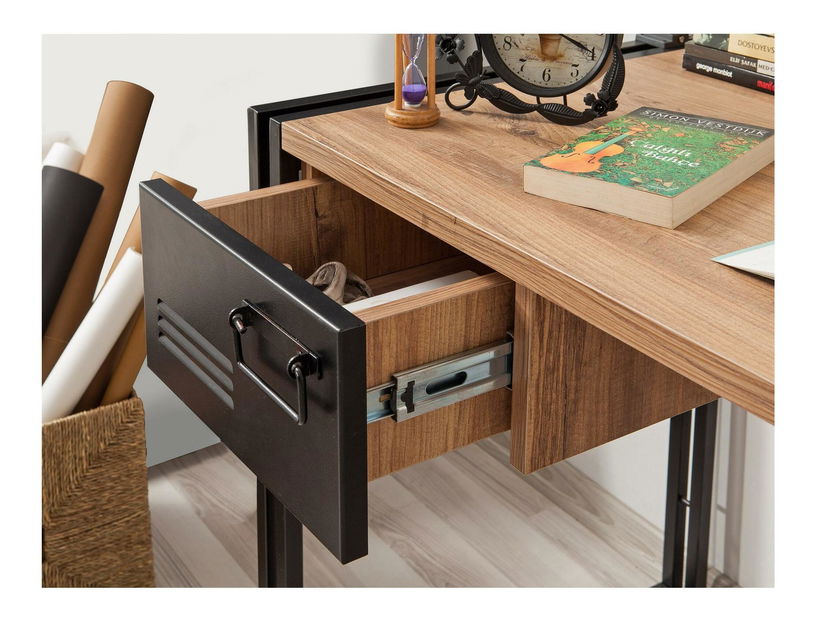 Studentský pokoj Cosmopolitan 29 (borovice atlantická + černá)