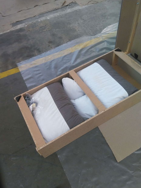 Rohová sedačka Hasina (sivá + čierna) (s poličkou a taburetkou) (s bonell pružinami) (P) *bazar