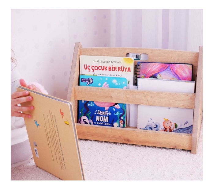 Knihovna Kucaria (hnědá)