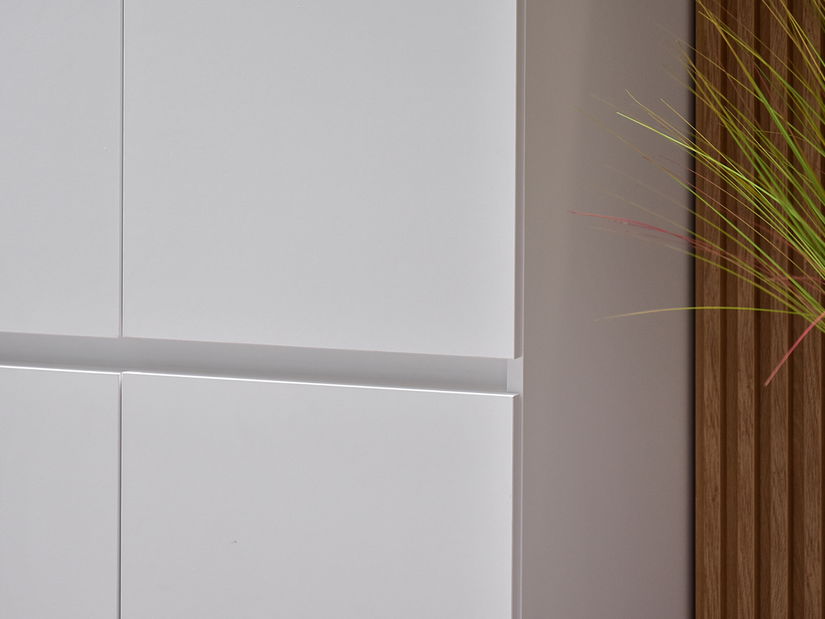 Šatní skříň Lehendakari LI01 (bílá)