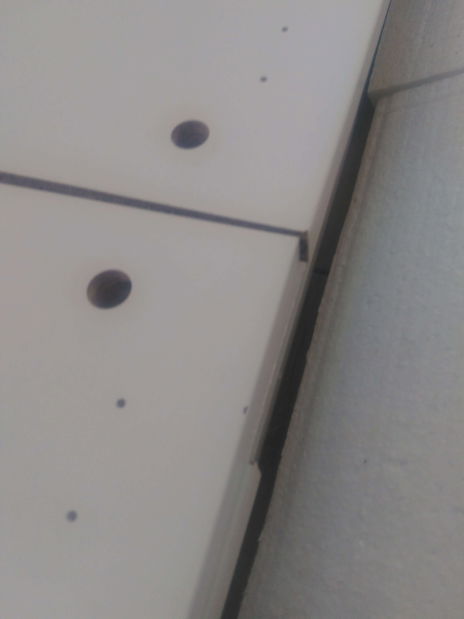 Skříňka Mekebu 2 (bílá + stříbrná) *bazar