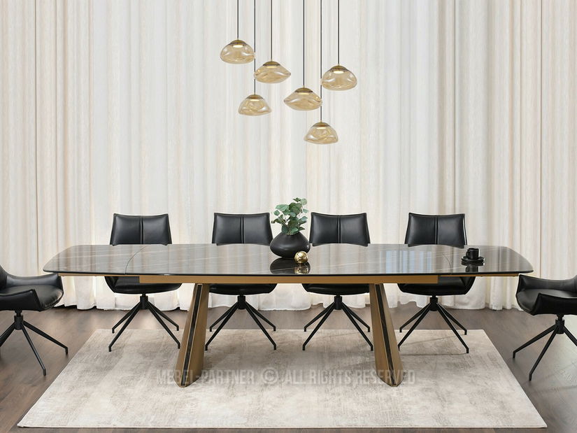 Jídelní stůl Ganamos (černá)