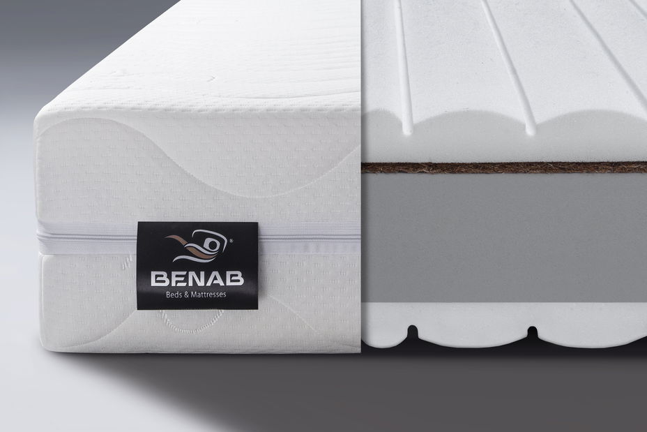 Manželská postel 180 cm Benab Tamira (černá) (s rošty a přehozem)