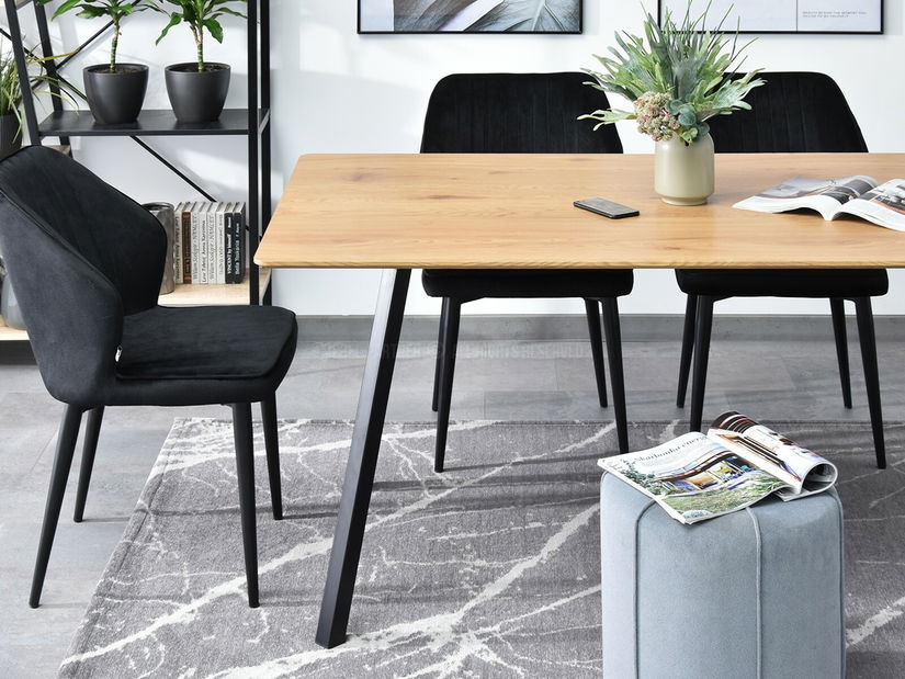 Jídelní stůl Totto (dub + černá)