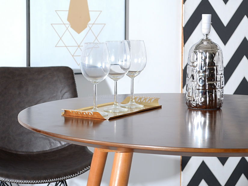 Jídelní stůl Tule (ořech)