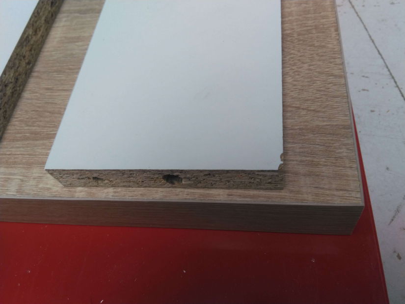 Dolní kuchyňská skříňka Ozara SZ40 SZ1 (bílá + červený lesk) *bazar