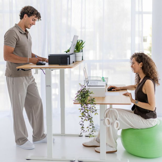 Elektricky nastavitelný PC stolek Legend 7.0 (černá + dřevo)