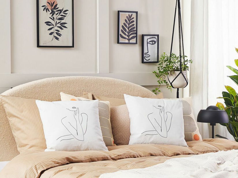 Ozdobný polštář 45 x 45 cm Medvec (černá)