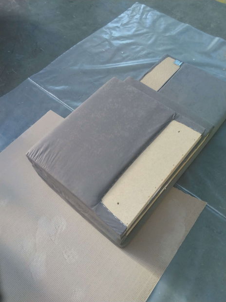 Rohová sedačka Hasina (sivá + čierna) (s poličkou a taburetkou) (s bonell pružinami) (P) *bazar