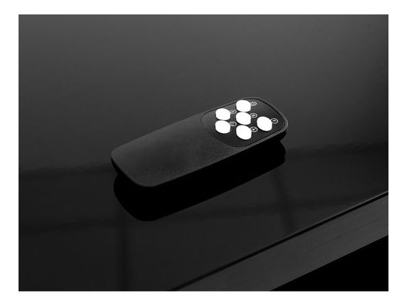 TV skříňka s krbem Anaceta (bílá + lesk bílý)