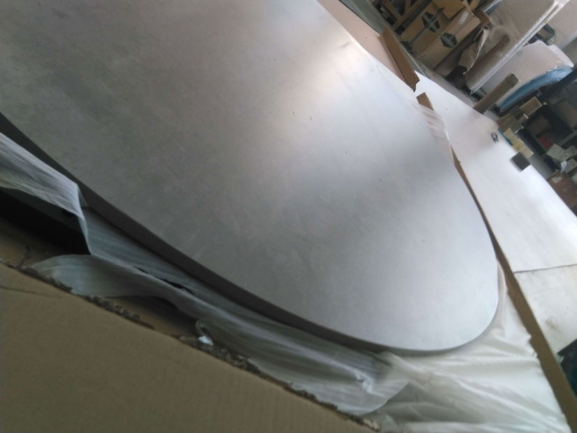 Jídelní stůl Bird (beton + černá) *bazar