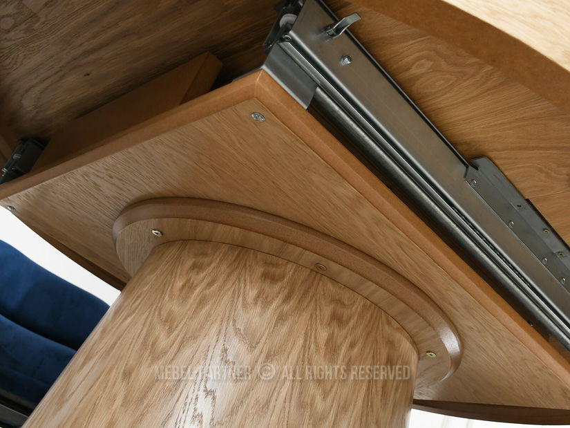 Jídelní stůl Automoviles (dub + černá)