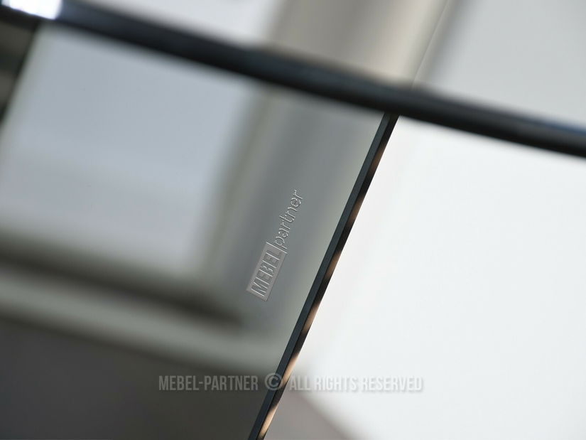 Jídelní stůl Abunda (kouřové sklo)