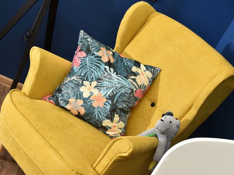 Křeslo ušák Margis (bílá)