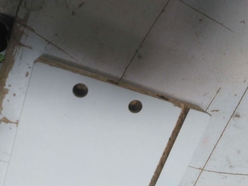 Dolní kuchyňská skříňka Ozara SZ40 SZ1 (bílá + červený lesk) *bazar