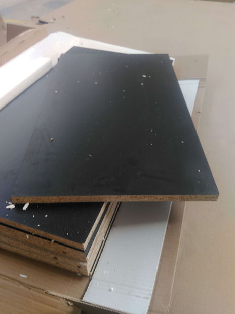 Komoda Tasia TS 2 (jilm matný) *bazar