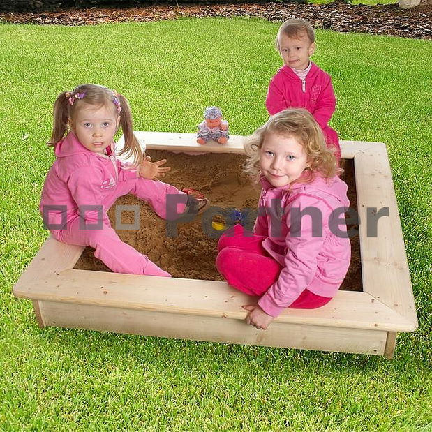 Zahradní pískoviště s poklopem