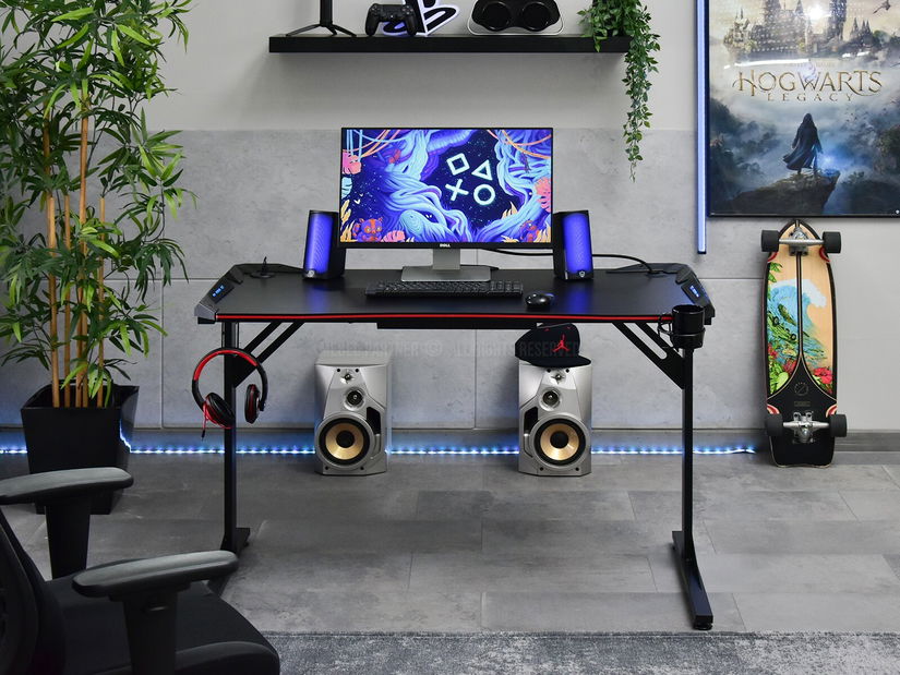 PC stolek Matts Led (černá)