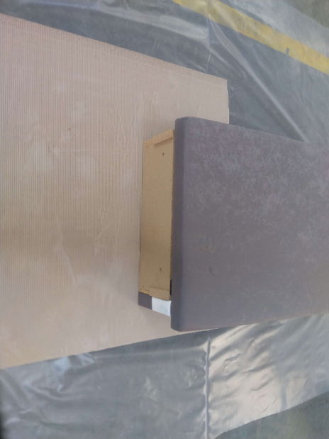 Rohová sedačka Hasina (sivá + čierna) (s poličkou a taburetkou) (s bonell pružinami) (P) *bazar