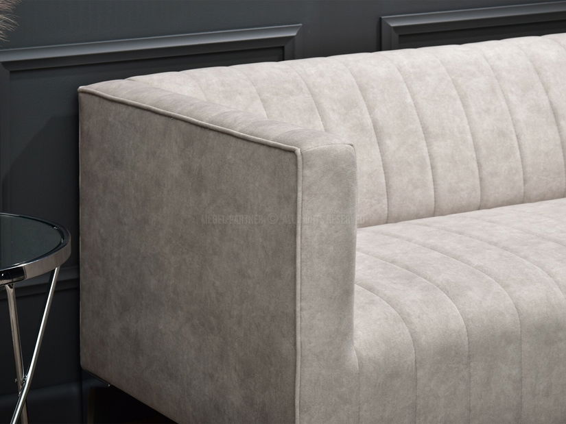 Pohovka trojsedačka Recalentada (písková + chrom)