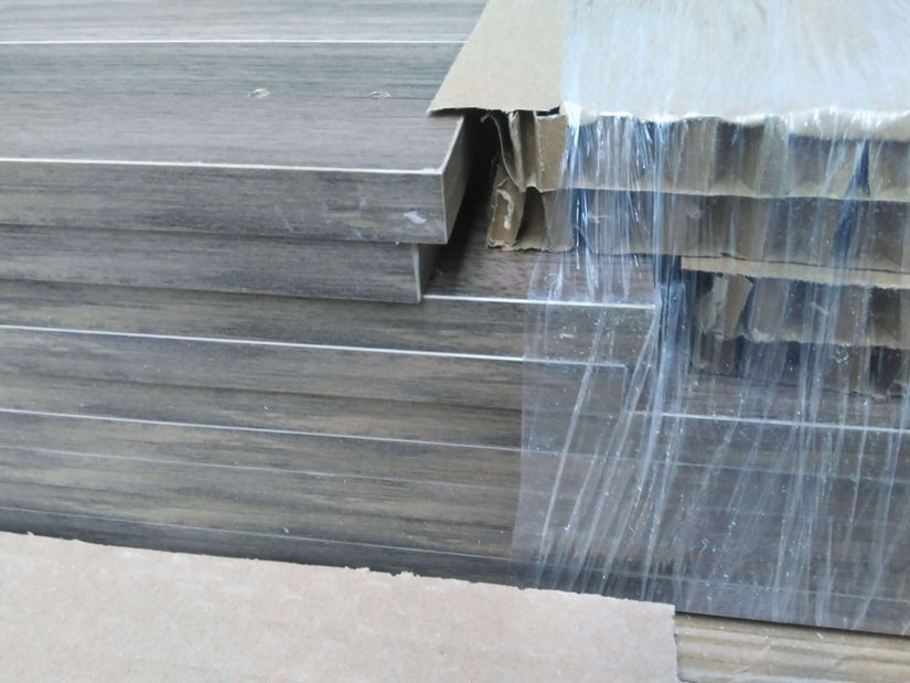 Konferenční stolek Dokimu (ořech) *bazar