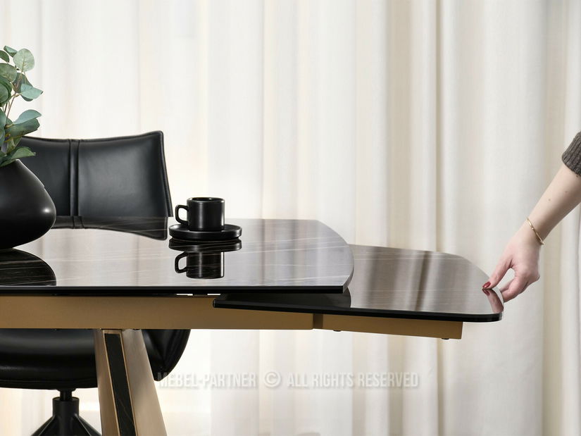 Jídelní stůl Ganamos (černá)