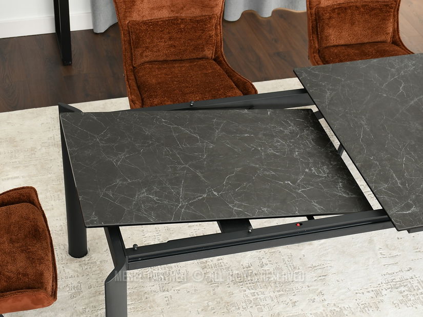 Jídelní stůl Tornado (černý mramor + černá)