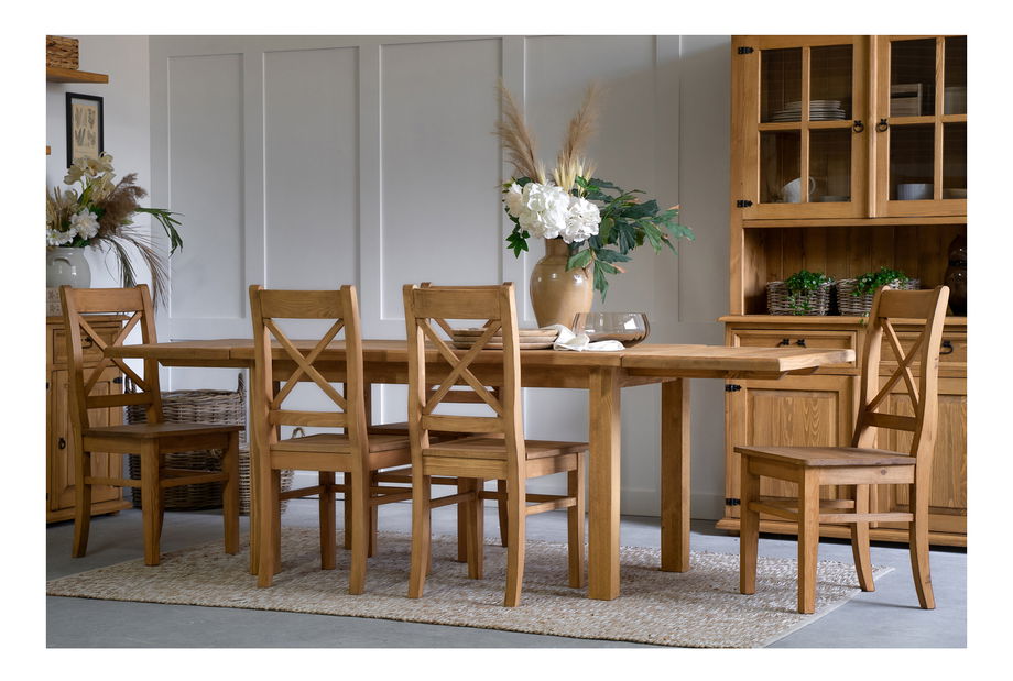 Jídelní stůl Charla (borovice medová) (pro 4 osoby)