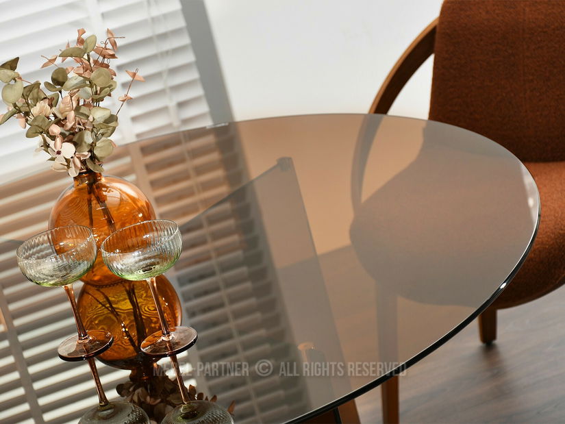 Jídelní stůl Abunda (sklo)