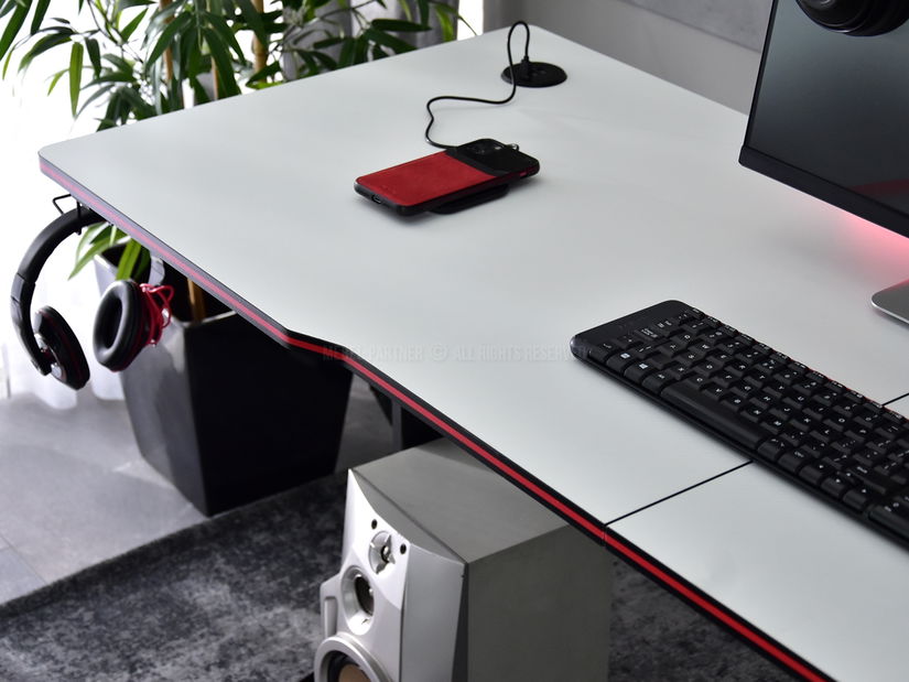 PC stolek Matts 160 (bílá + černá)