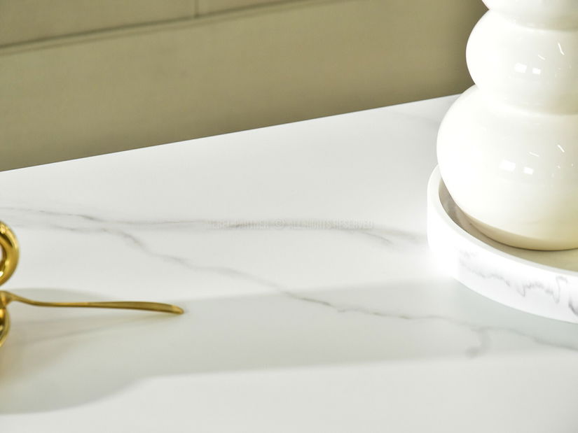 Konferenční stolek Lamka (bílý mramor + černá)