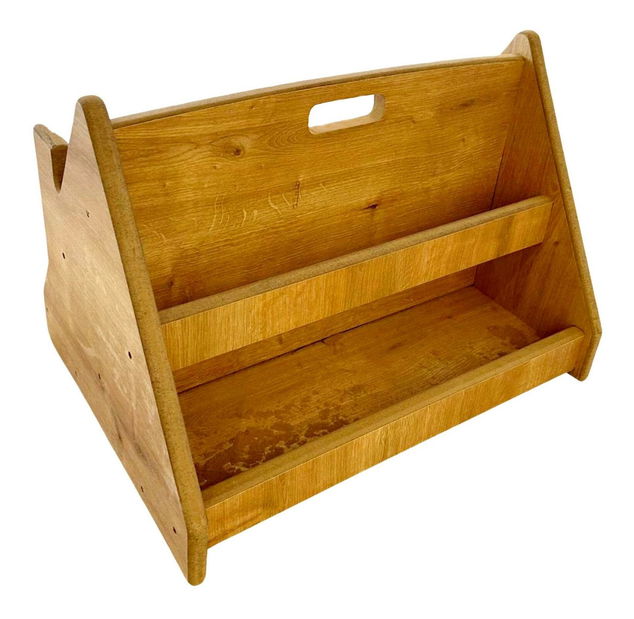 Knihovna Kucaria (hnědá)