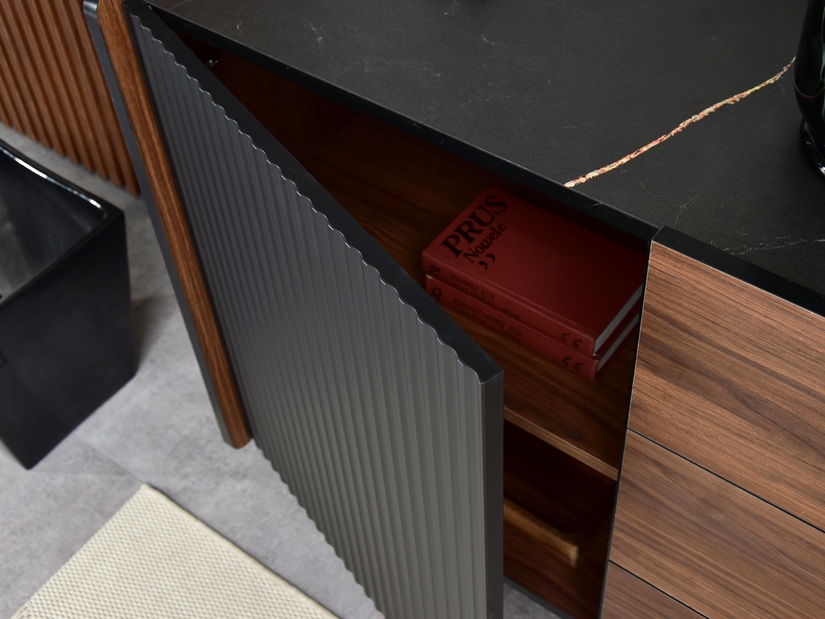 Komoda Protegidas P06 (černá)