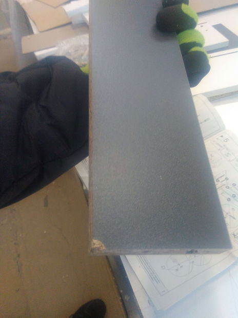 Komoda Crueldad (grafit + biela) *bazar