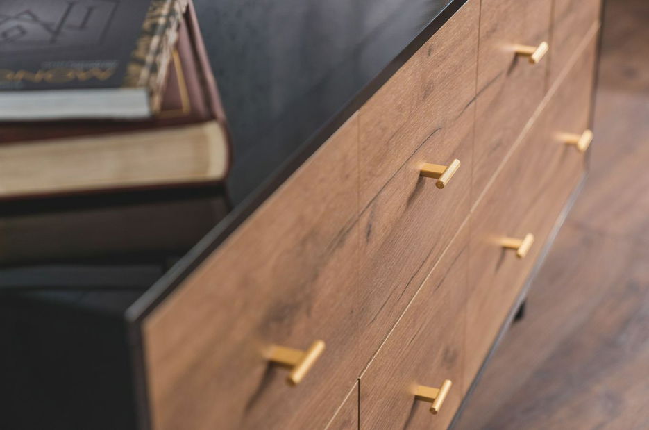 Komoda Naturlig Sinoit (dub craft + černý lesk)