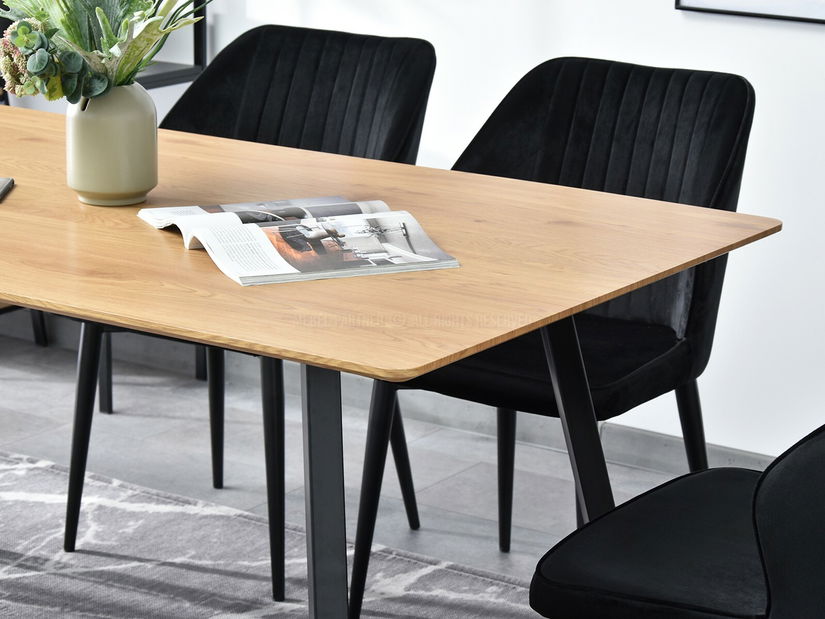 Jídelní stůl Totto (dub + černá)