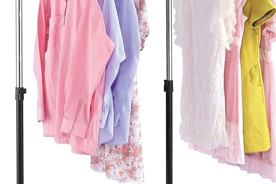 Věšák na kolečkách Asisten (černá)