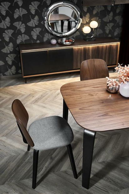 Jídelní stůl Pedrito (ořech + černá) (pro 6 osob)