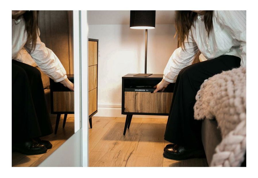 Noční stolek Biel B3 (černá + dub wotan)