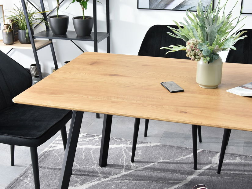 Jídelní stůl Totto (dub + černá)