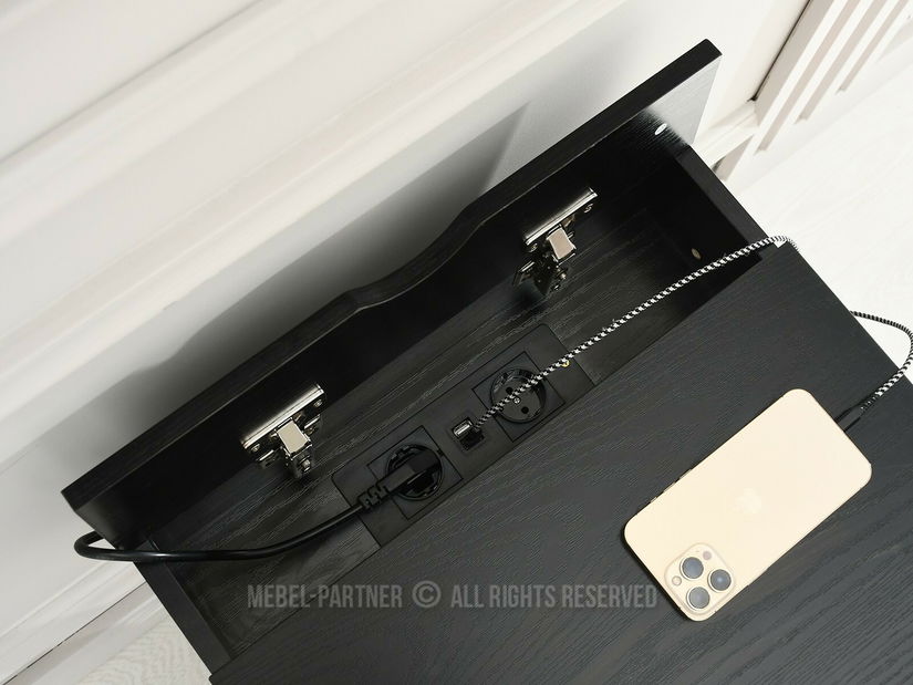 Noční stolek Entrevista (zlatá)