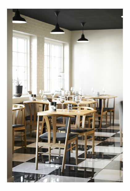 Jídelní stůl Lornora (přírodní)