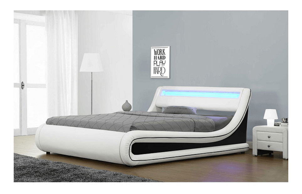 Manželská postel 160 cm Milda (s roštem, úl. prostorem a LED)