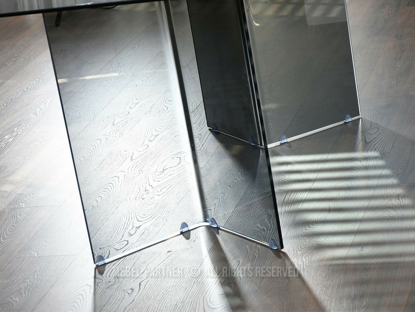 Jídelní stůl Fernandez (kouřové sklo)