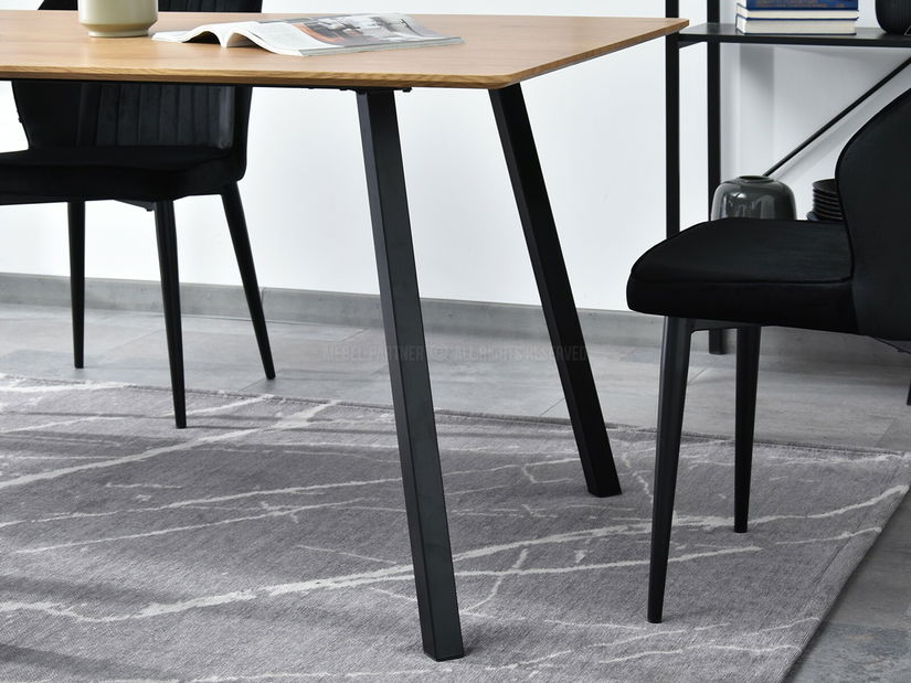 Jídelní stůl Totto (dub + černá)