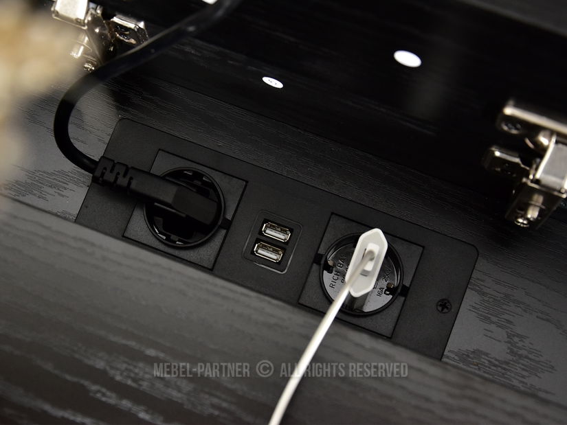 Noční stolek Emmo (černá)